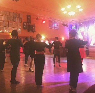Tango Rojo Schule